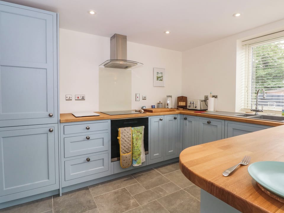 Fridge, dishwasher, electric kettle, toaster