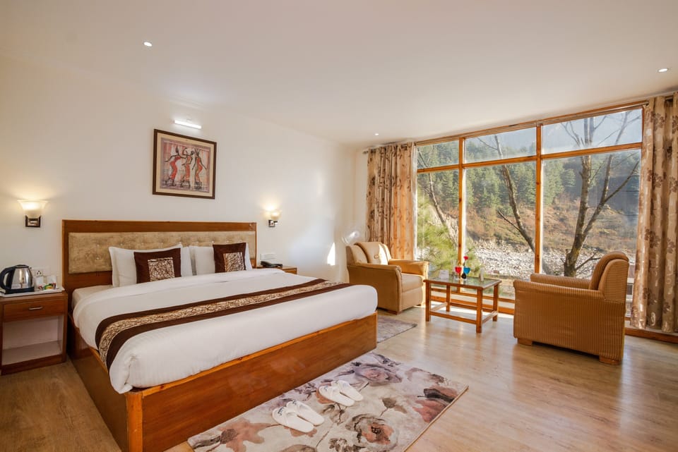 Deluxe Room | 1 bedroom, soundproofing, iron/ironing board, free WiFi