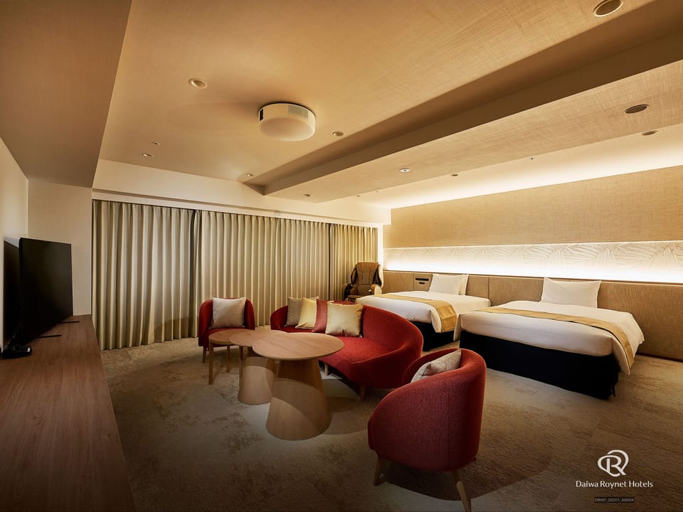 In-room safe, WiFi (free), bed sheets