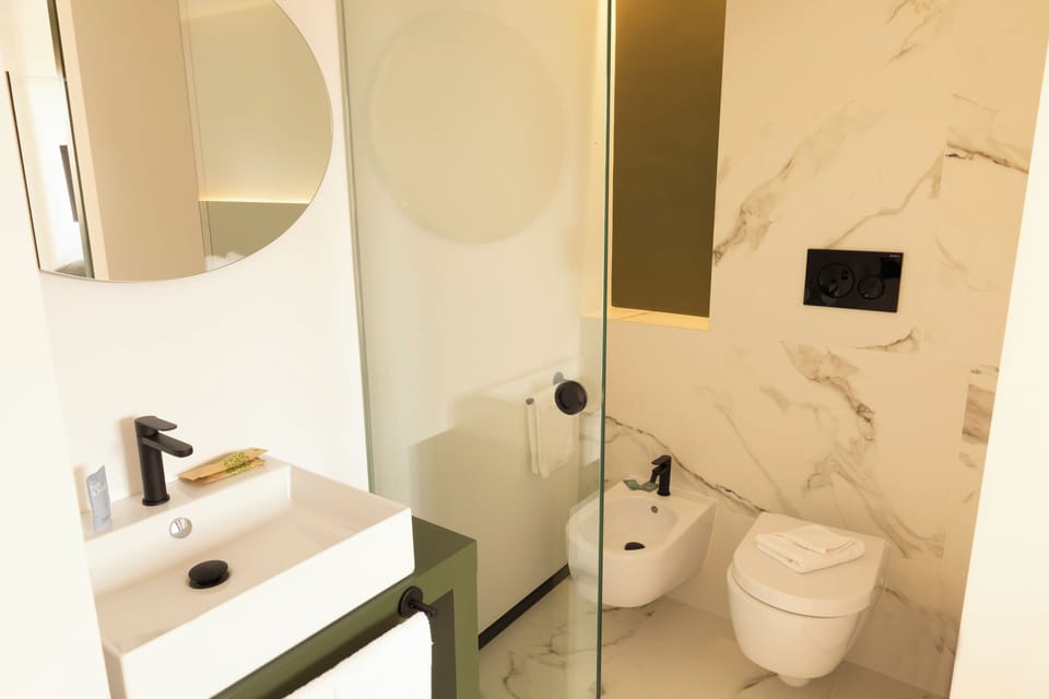 Superior Room | Bathroom | Shower, rainfall showerhead, hair dryer, bidet