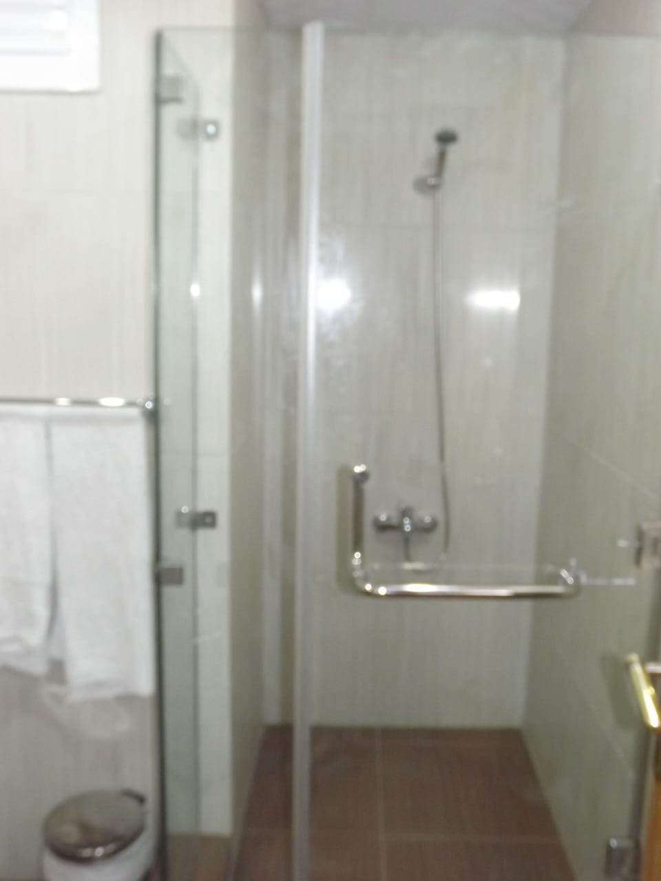 Deep soaking tub, free toiletries, hair dryer, bidet