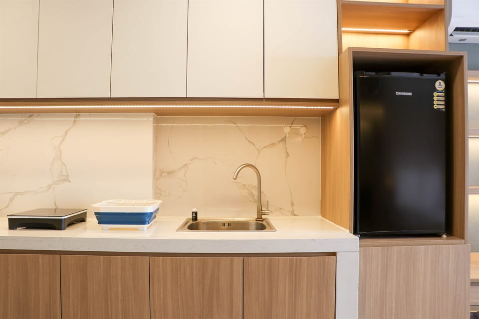 Studio | Private kitchen | Full-size fridge, stovetop