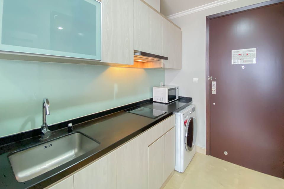 Studio | Private kitchen | Full-size fridge, stovetop