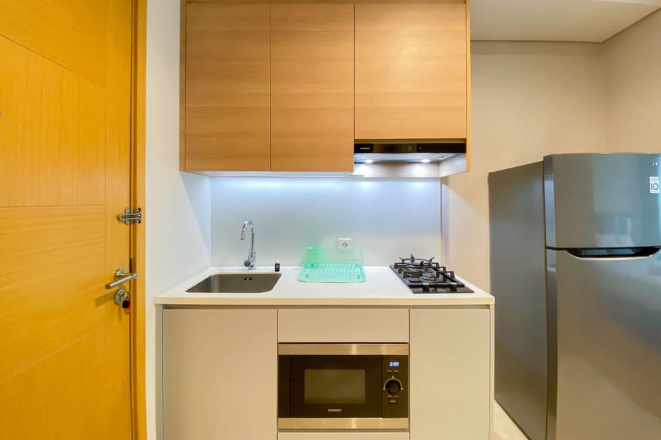 Studio | Private kitchen | Full-size fridge, stovetop