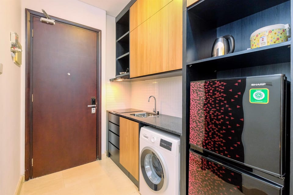 Studio | Private kitchen | Full-size fridge, stovetop