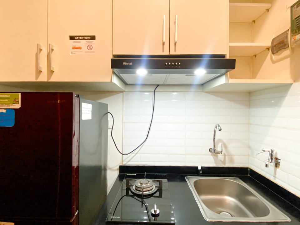 Studio | Private kitchen | Full-size fridge, stovetop