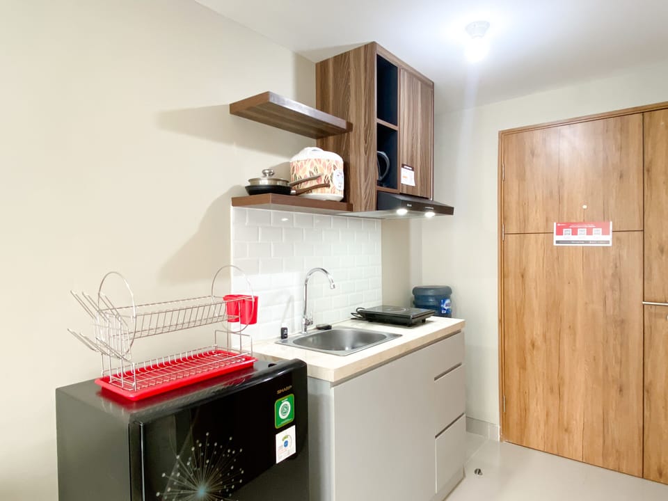 Studio | Private kitchen | Full-size fridge, stovetop