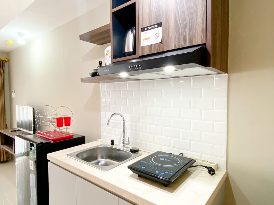 Studio | Private kitchen | Full-size fridge, stovetop