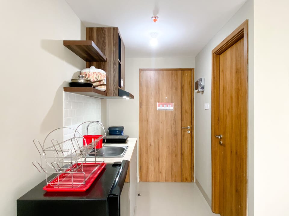 Studio | Private kitchen | Full-size fridge, stovetop