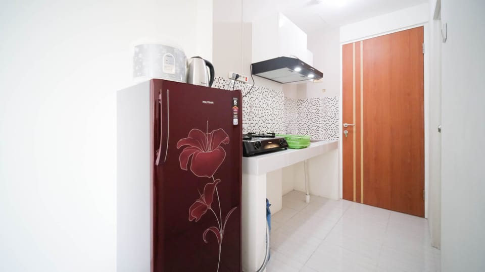 Studio | Private kitchen | Full-size fridge, stovetop