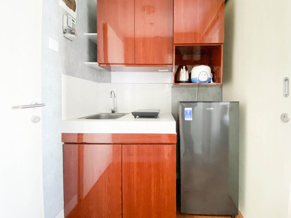 Studio | Private kitchen | Full-size fridge, stovetop