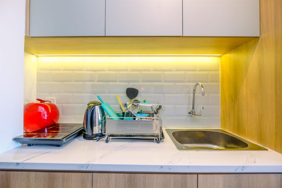 Studio | Private kitchen | Full-size fridge, stovetop