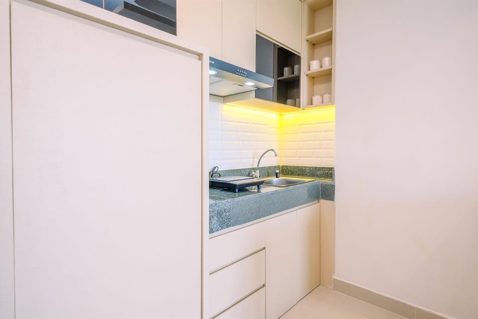 Apartment | Private kitchen | Full-size fridge, stovetop