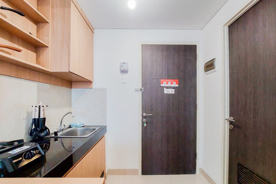 Apartment | Private kitchen | Full-size fridge, stovetop