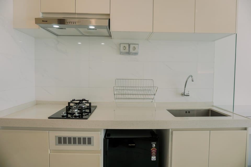 Studio | Private kitchen | Full-size fridge, stovetop