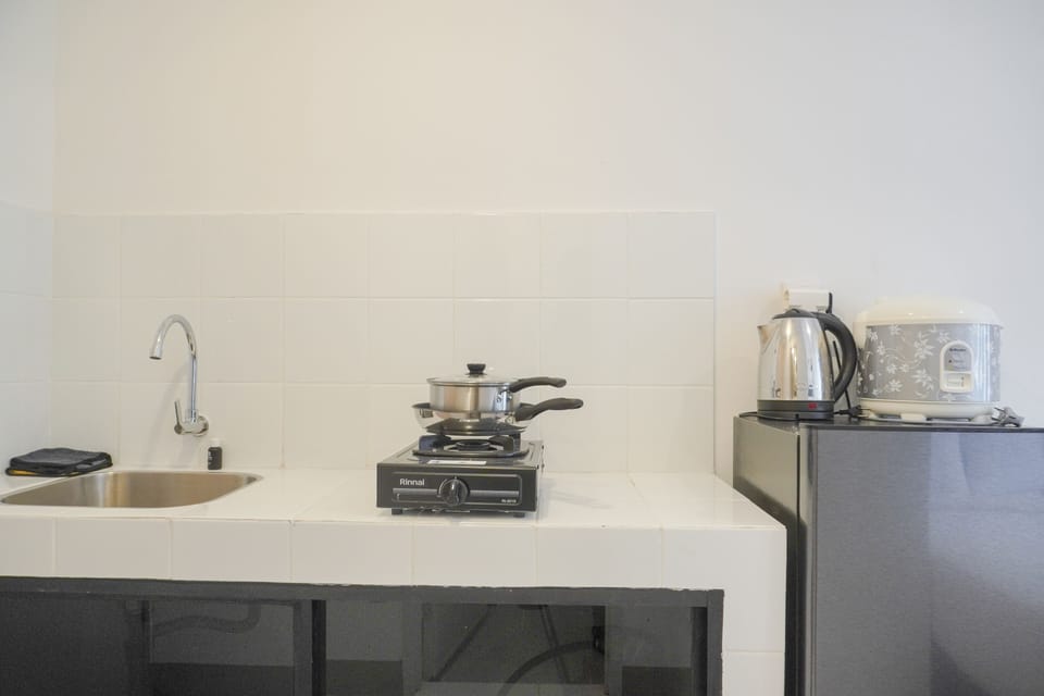 Studio | Private kitchen | Full-size fridge, stovetop, rice cooker
