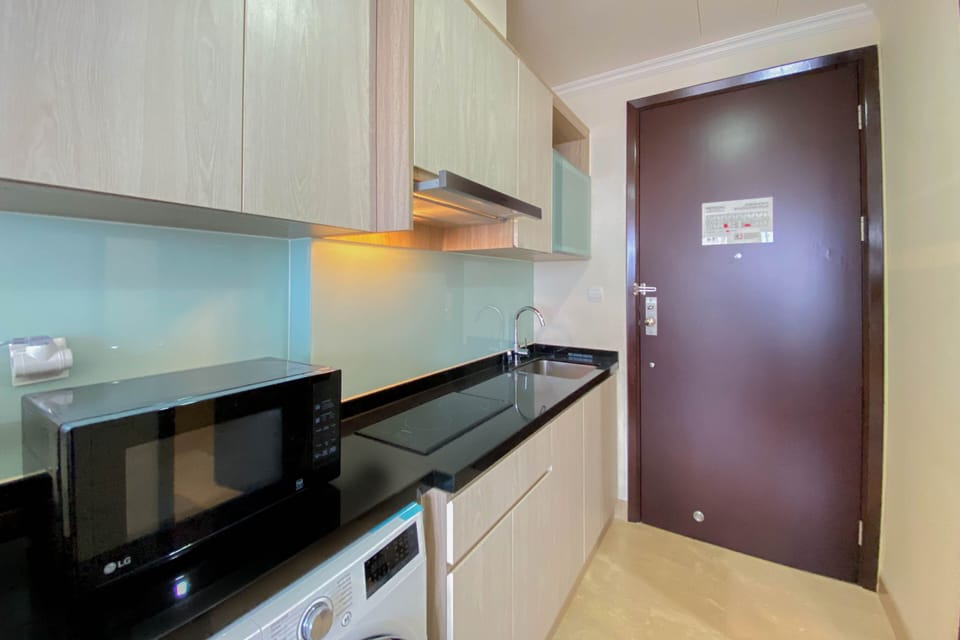 Studio | Private kitchen | Full-size fridge, stovetop, rice cooker