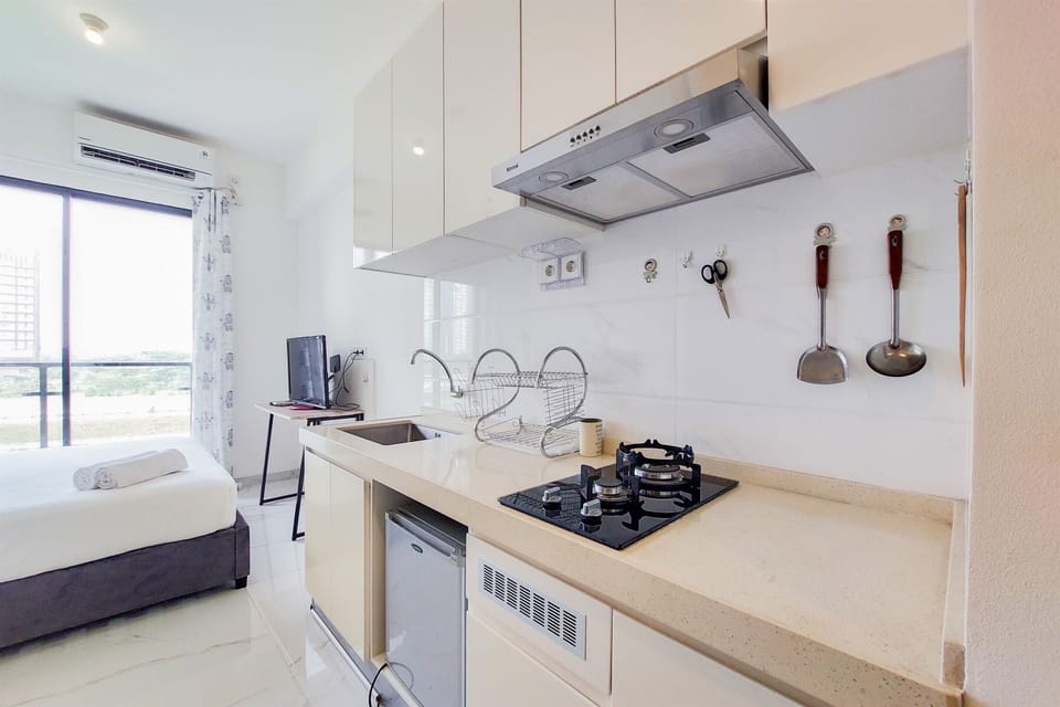 Studio | Private kitchen | Full-size fridge, stovetop, rice cooker