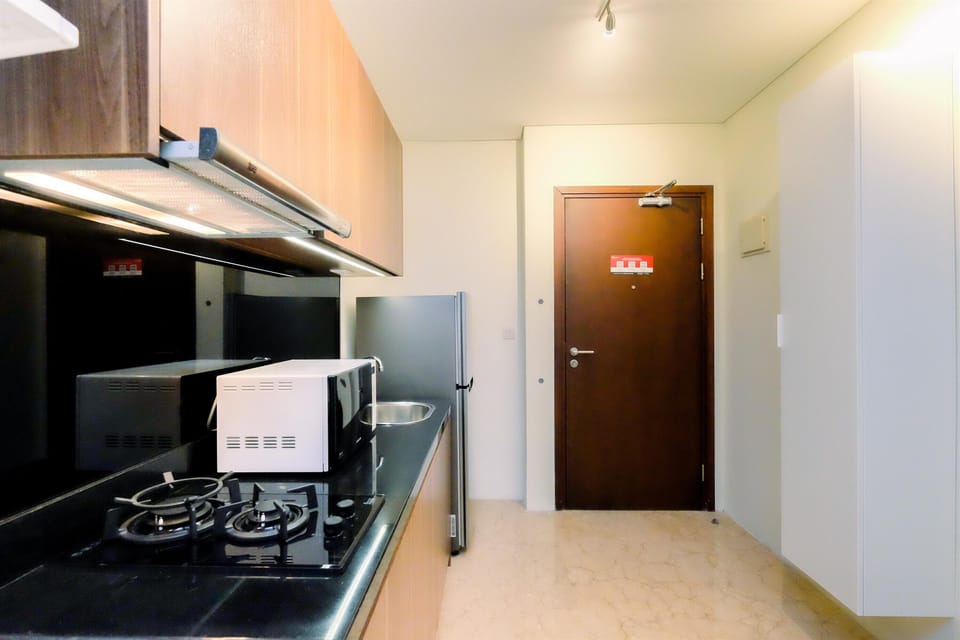 Full-size fridge, microwave, stovetop, rice cooker
