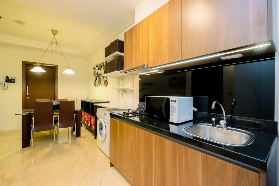 Full-size fridge, microwave, stovetop, rice cooker
