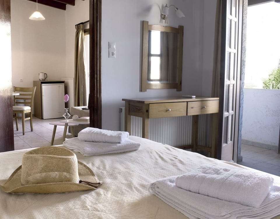 Individually furnished, desk, blackout drapes, free WiFi