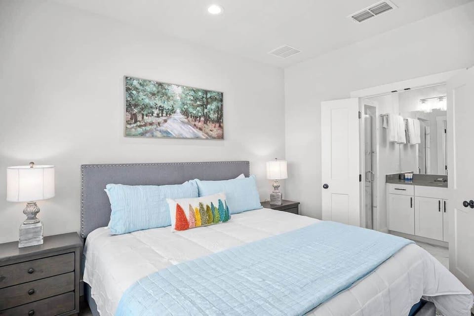 Ricky's Roost With Hot Tub Apartment in Fredericksburg