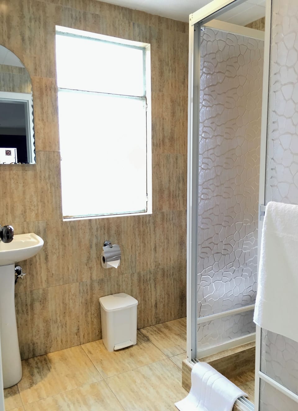 Standard Triple Room | Bathroom | Shower, towels, soap, shampoo