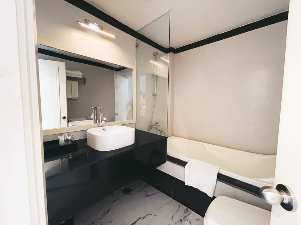 Superior Twin Room | Bathroom | Shower, hair dryer