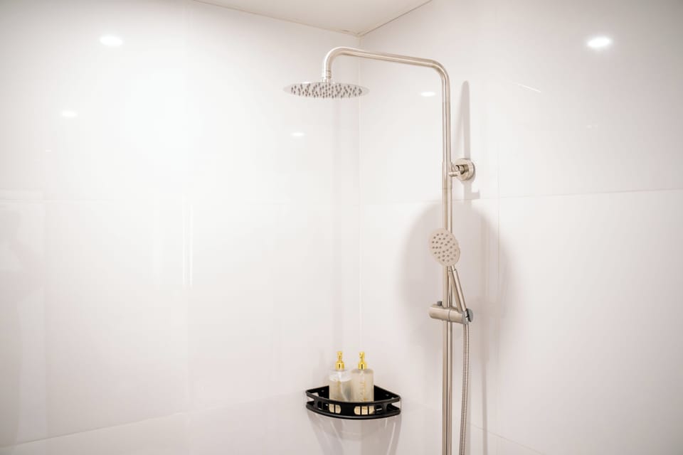 Deluxe Suite, Mountain View | Bathroom | Shower, rainfall showerhead, bathrobes, slippers