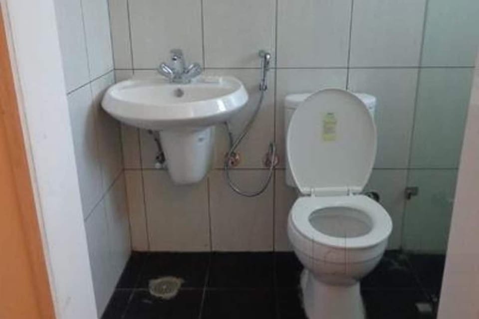 Standard Double Room | Bathroom
