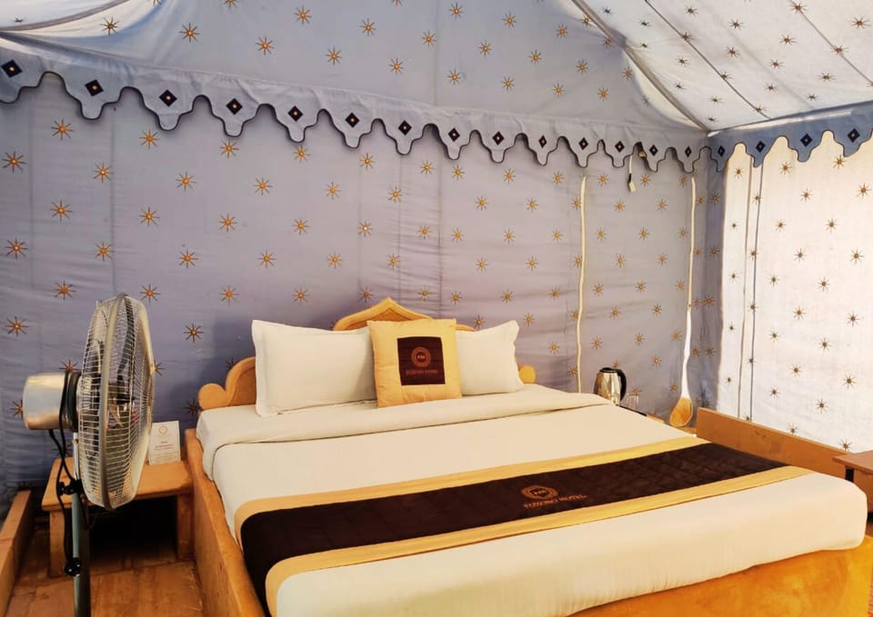 Luxury Tent | 1 bedroom, iron/ironing board, free WiFi