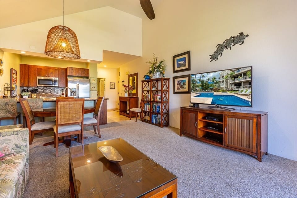 Condo, 2 Bedrooms | Living area | Smart TV