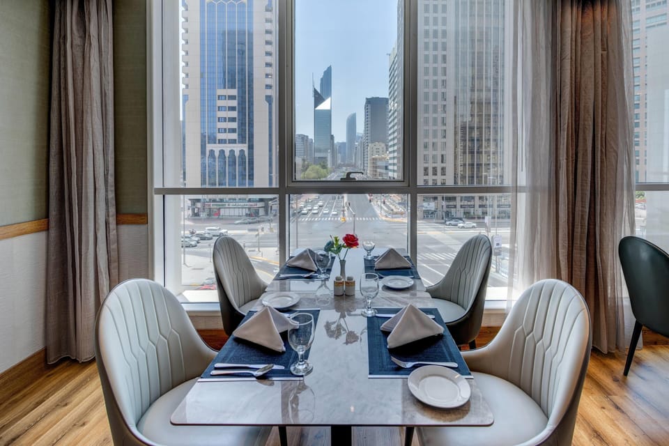 2 restaurants, international cuisine