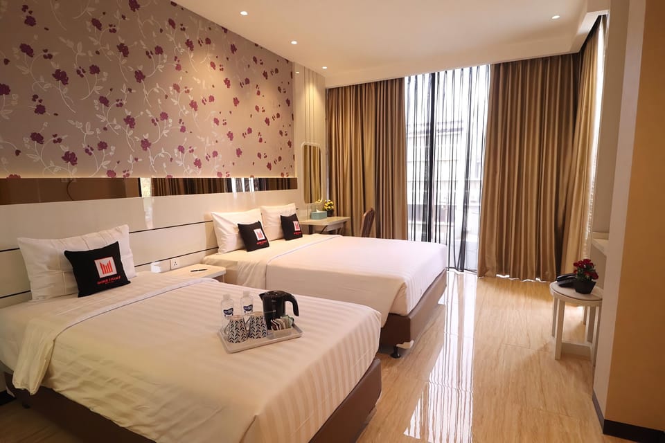 Grand Room | Iron/ironing board, free WiFi, bed sheets