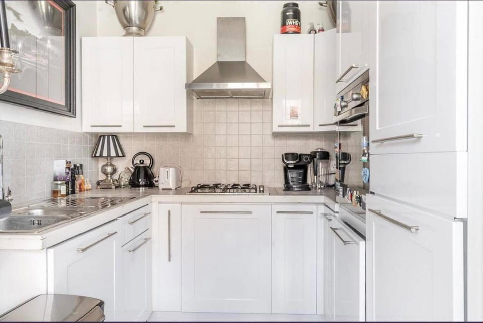 Apartment | Private kitchen | Fridge, oven, stovetop, dishwasher