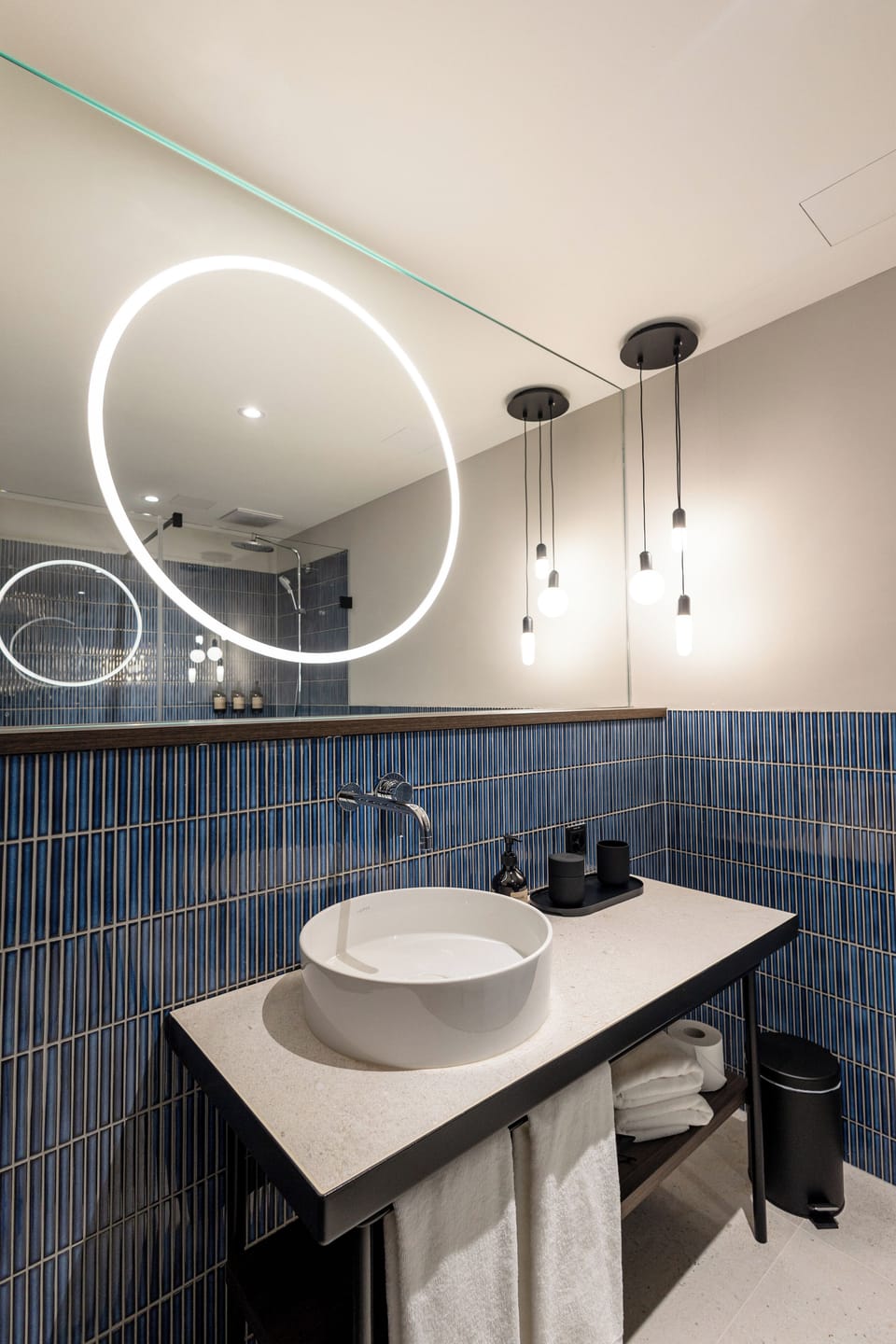 Suite with Kitchenette City View | Bathroom | Shower, free toiletries, hair dryer, towels