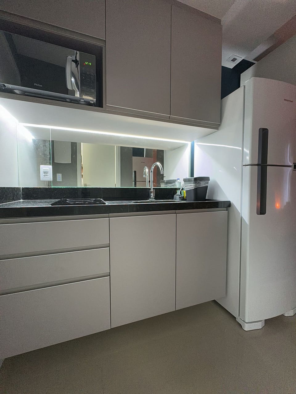 Basic Apartment | Private kitchen | Freezer