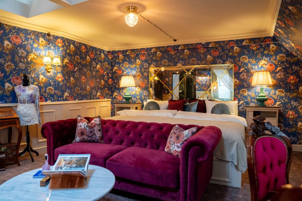 Grande chambre Estelle | Premium bedding, down comforters, pillowtop beds, minibar
