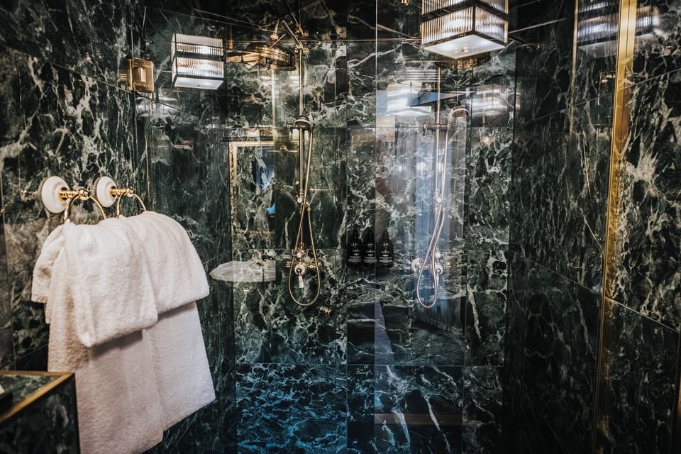 Mini Suite Estelle | Bathroom | Free toiletries, hair dryer, heated floors, towels