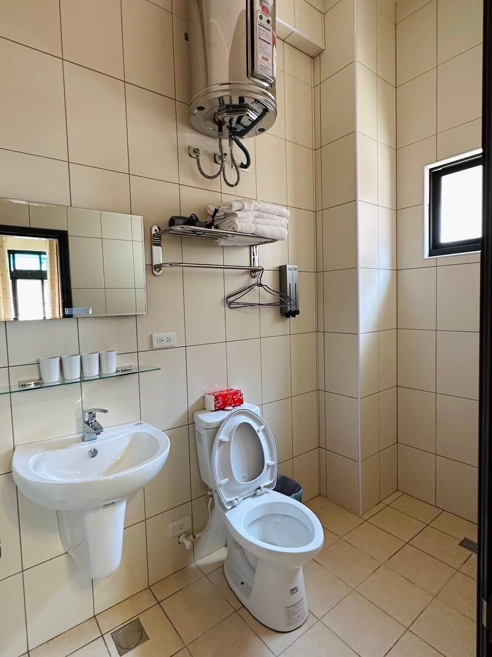 Deluxe Quadruple Room | Free WiFi, bed sheets