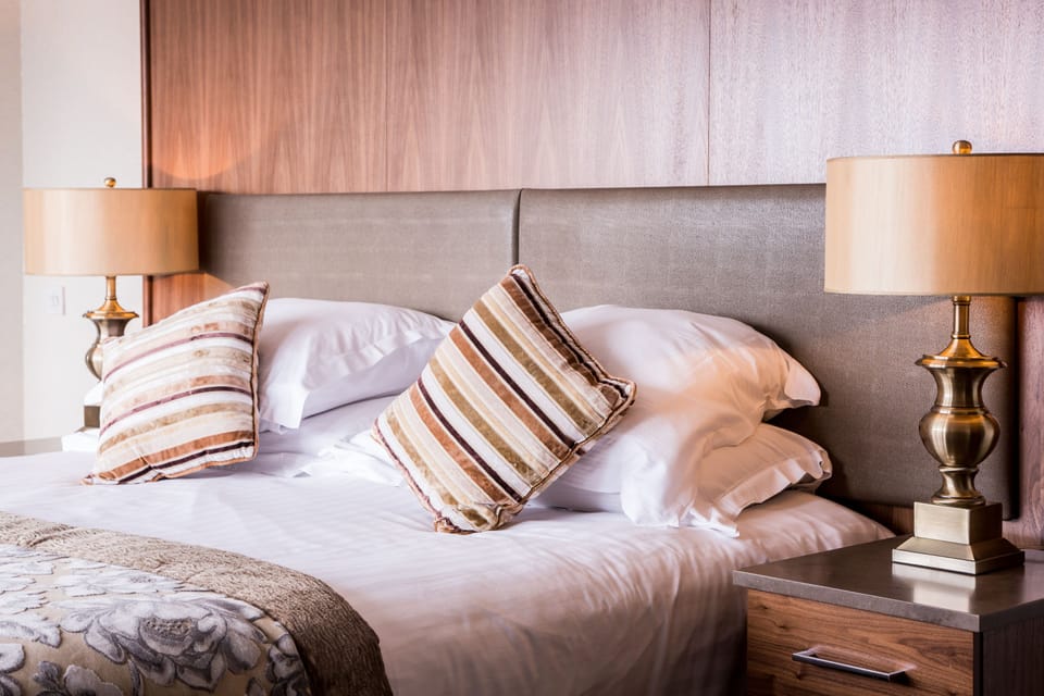 Junior Suite, 1 King Bed | In-room safe, blackout drapes, iron/ironing board
