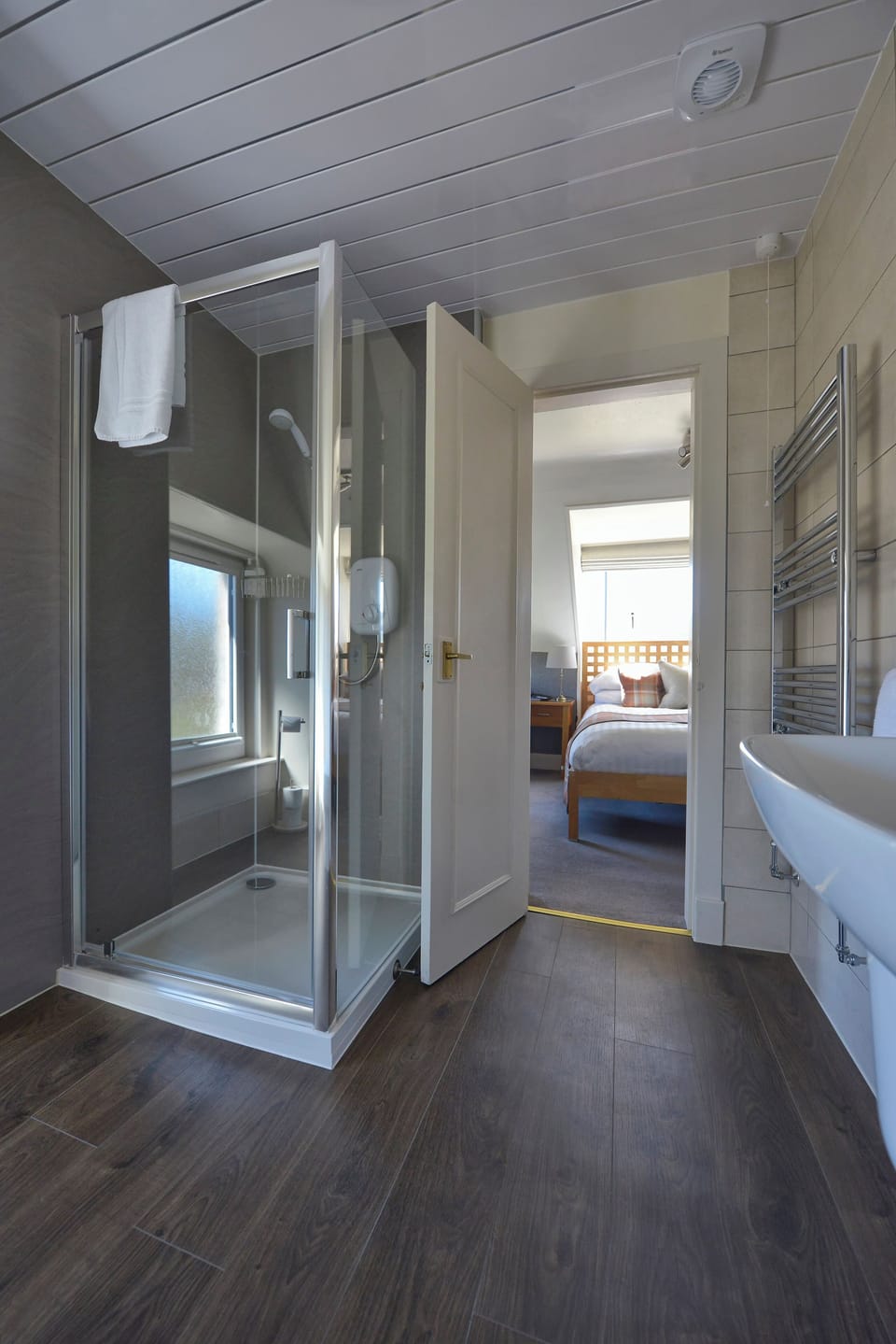 Signature Double Room | Bathroom | Shower, free toiletries, hair dryer, slippers