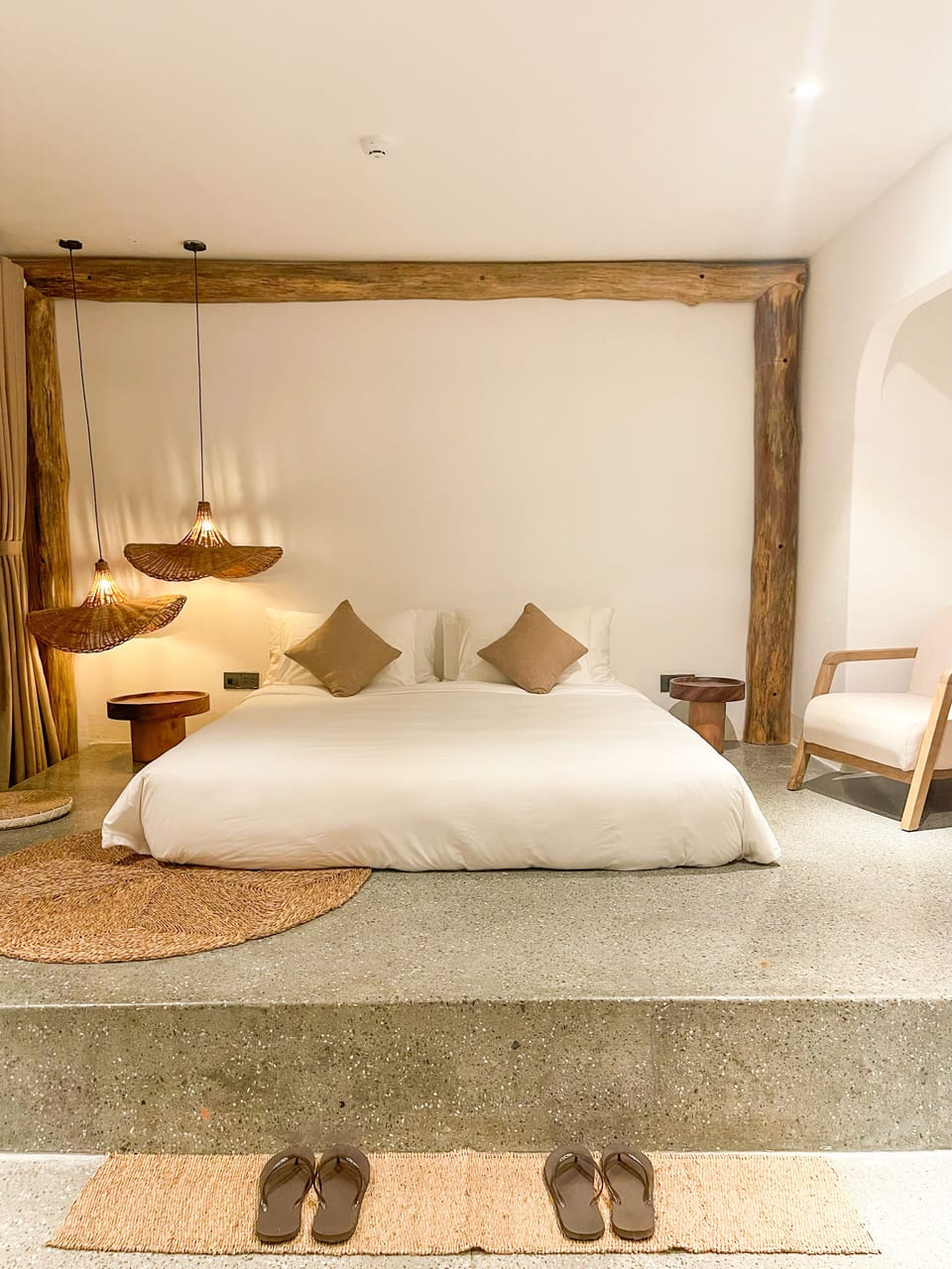 Deluxe Double Room, 1 King Bed, Mountain View, Beachside | Premium bedding, down comforters, minibar (some free items)