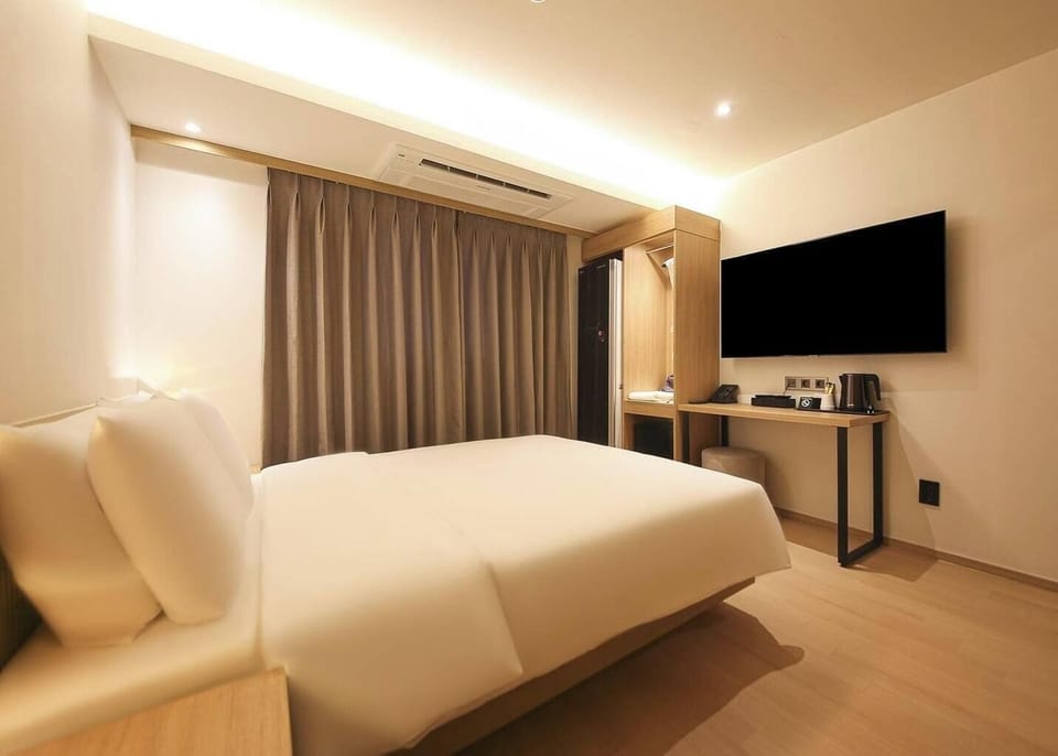 Premier Double Room | Free WiFi