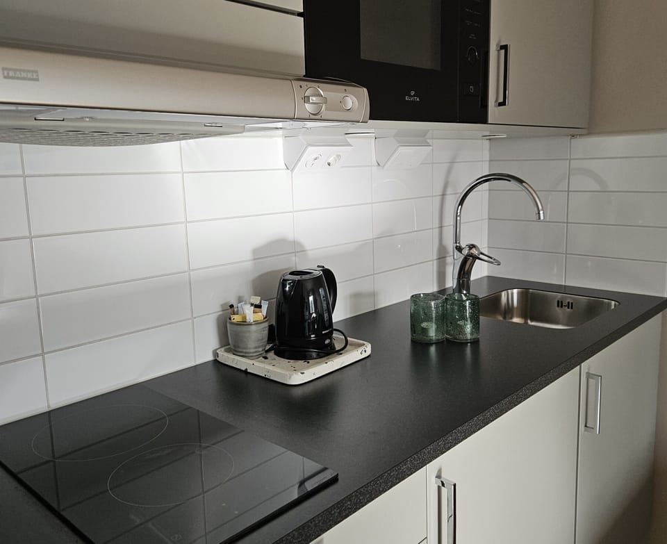 Family Quadruple Room, Kitchenette | Private kitchen | Coffee/tea maker, electric kettle
