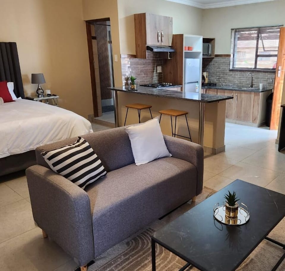 Comfort Apartment, 1 Queen Bed | Down comforters, pillowtop beds, in-room safe, desk
