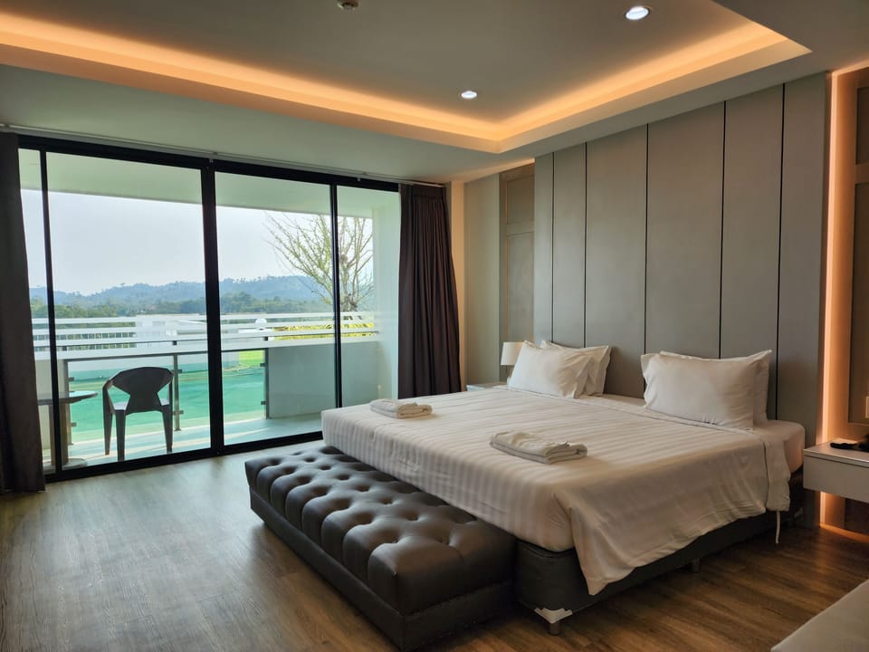 Deluxe Mountain View | WiFi (free), bed sheets
