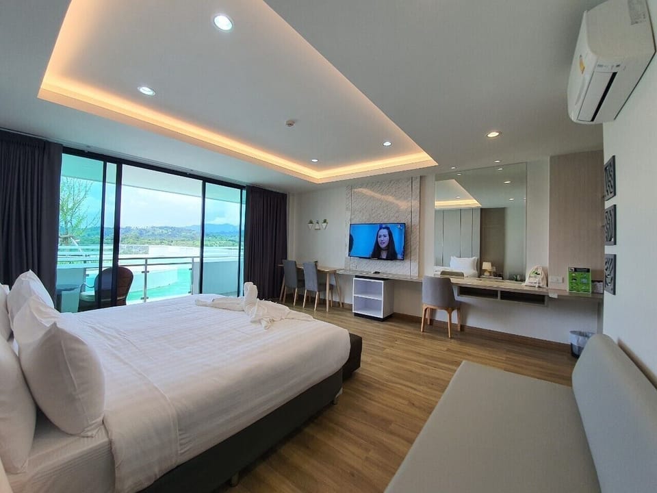 Deluxe Mountain View | WiFi (free), bed sheets