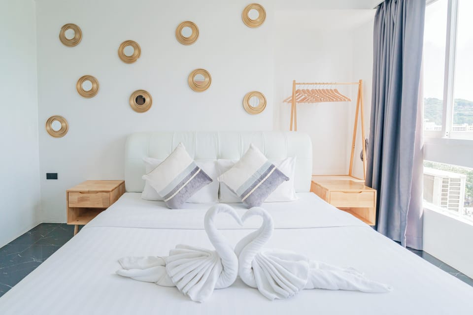 Family Suite | In-room safe, blackout drapes, WiFi (free), bed sheets