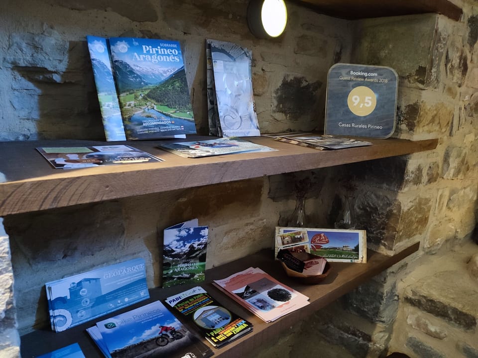 Casas Pirineo Aínsa: Pool & Garden Country House in Aragon